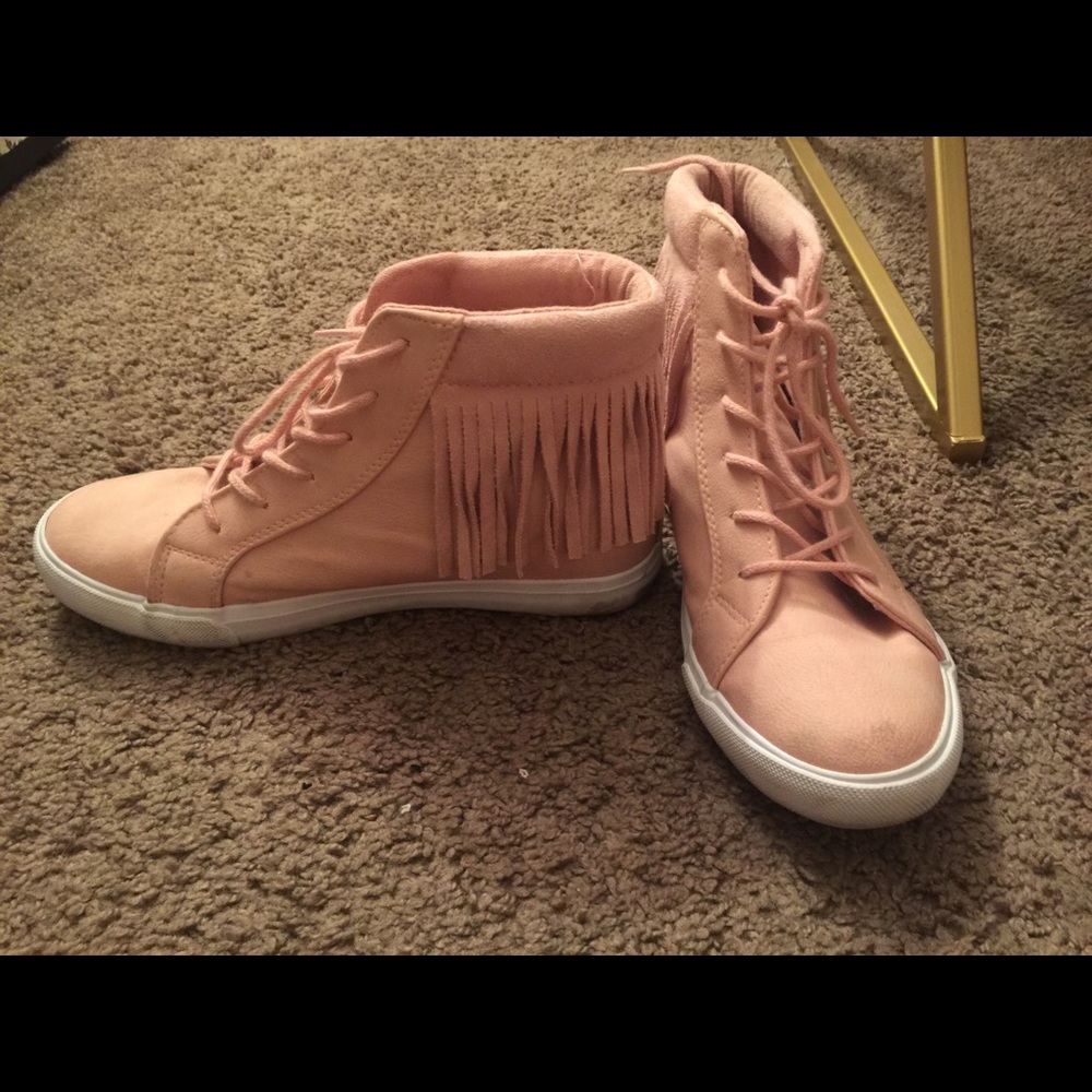 Cute moccasin like sneakers